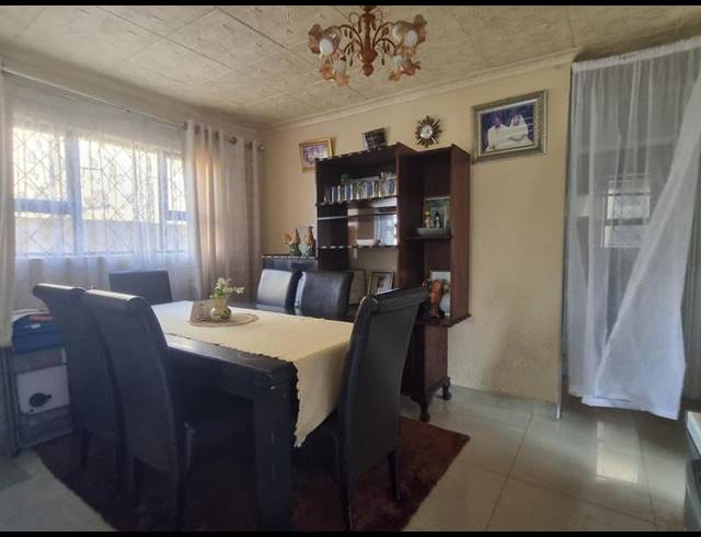 3 BEDROOM HOUSE FOR SALE IN UMLAZI Y
